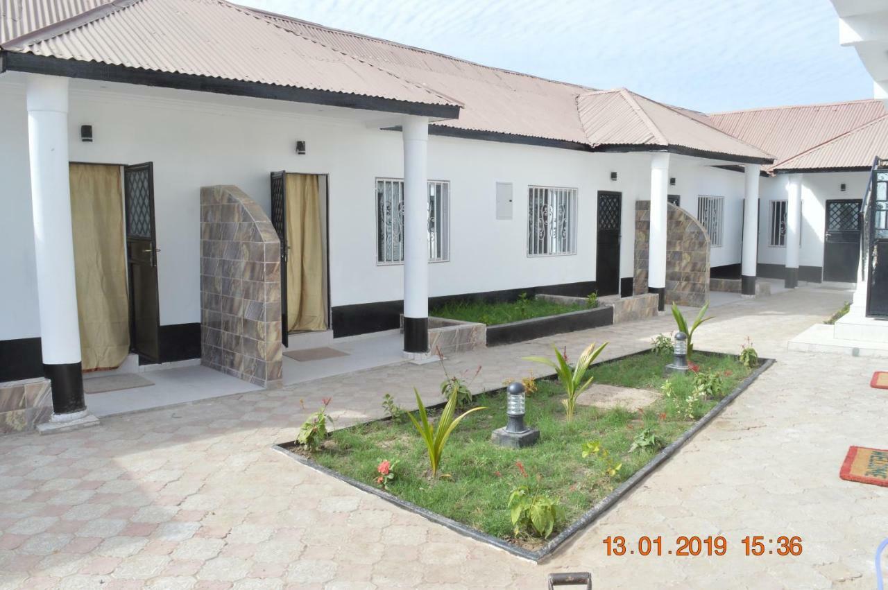 Sukuta Nema Guest House บันจูล ภายนอก รูปภาพ