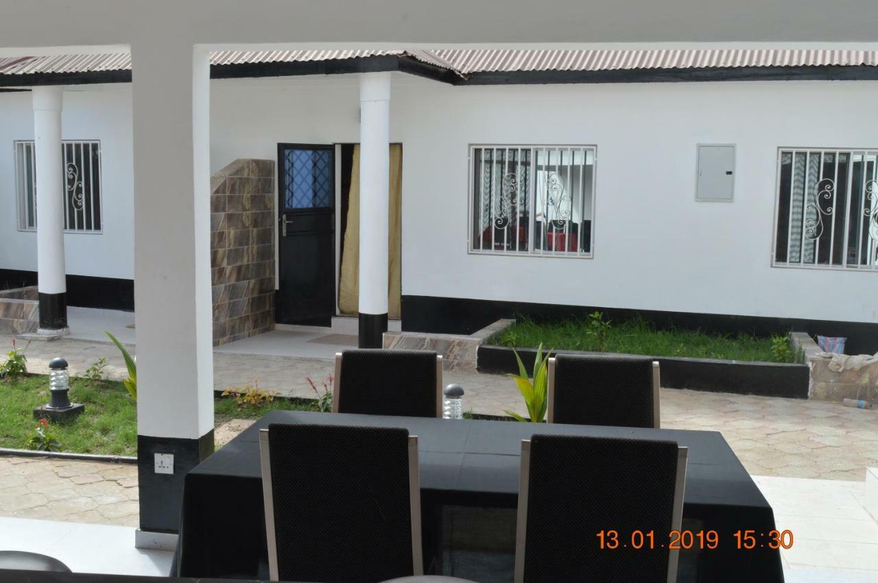 Sukuta Nema Guest House บันจูล ภายนอก รูปภาพ