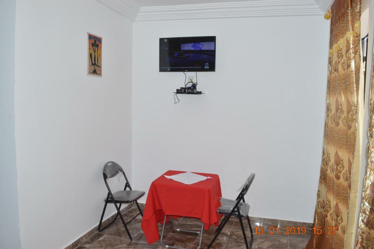 Sukuta Nema Guest House บันจูล ภายนอก รูปภาพ