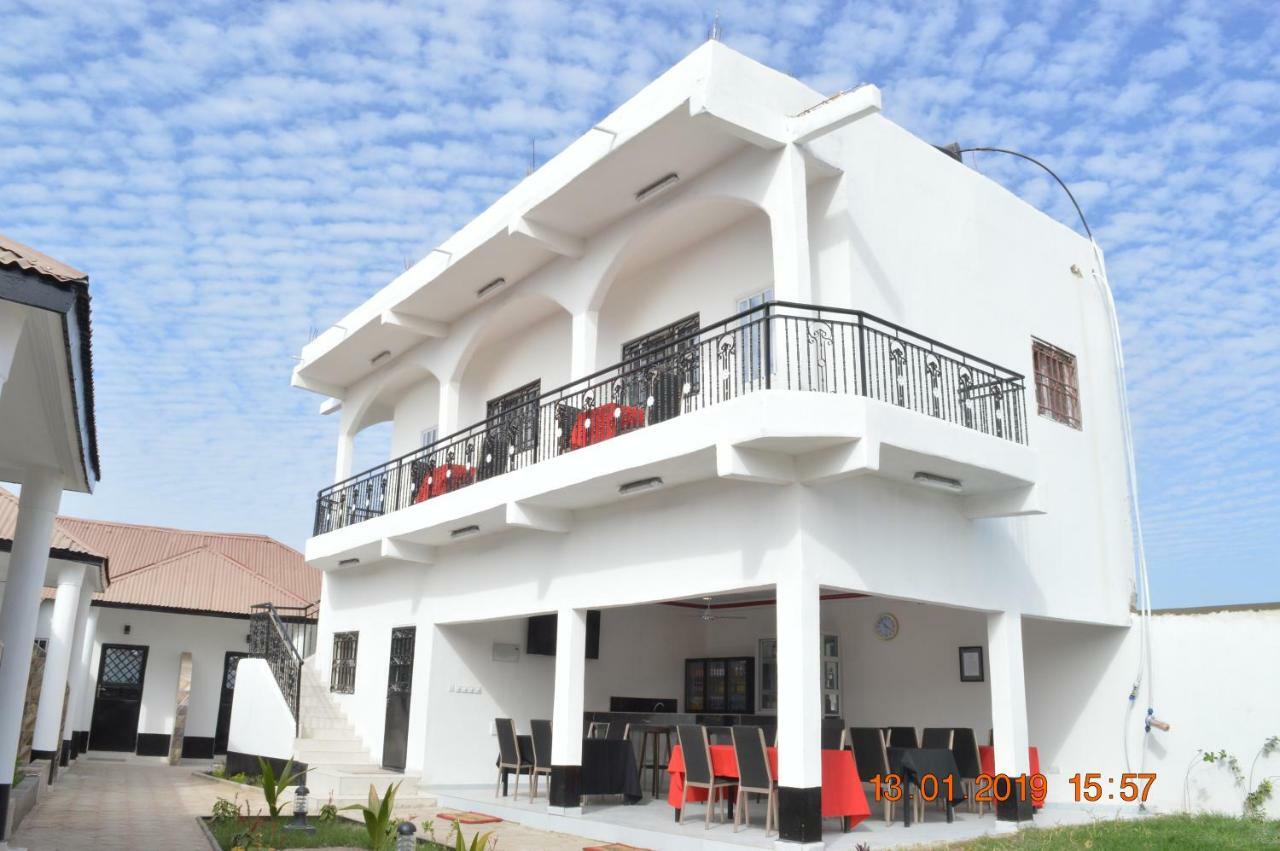 Sukuta Nema Guest House บันจูล ภายนอก รูปภาพ